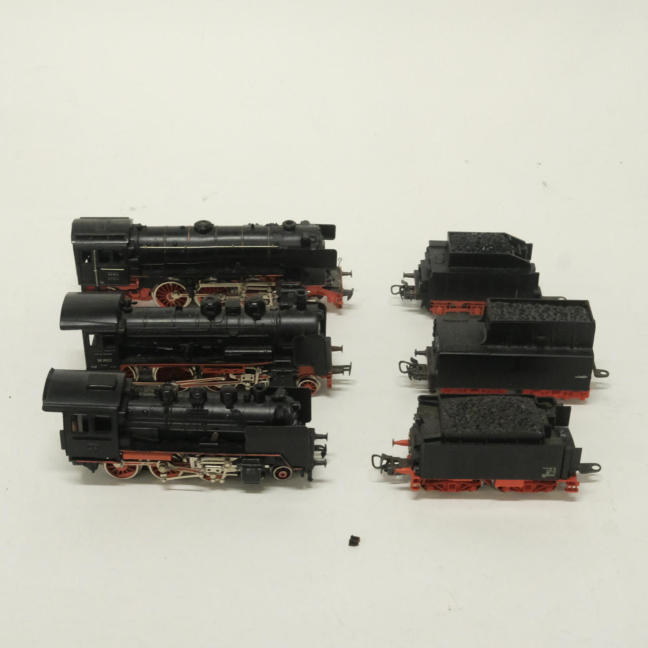MÄRKLIN, MODEL RAILWAY, THREE STEAM LOCOMOTIVES WITH COAL WAGONS, SCALE ...
