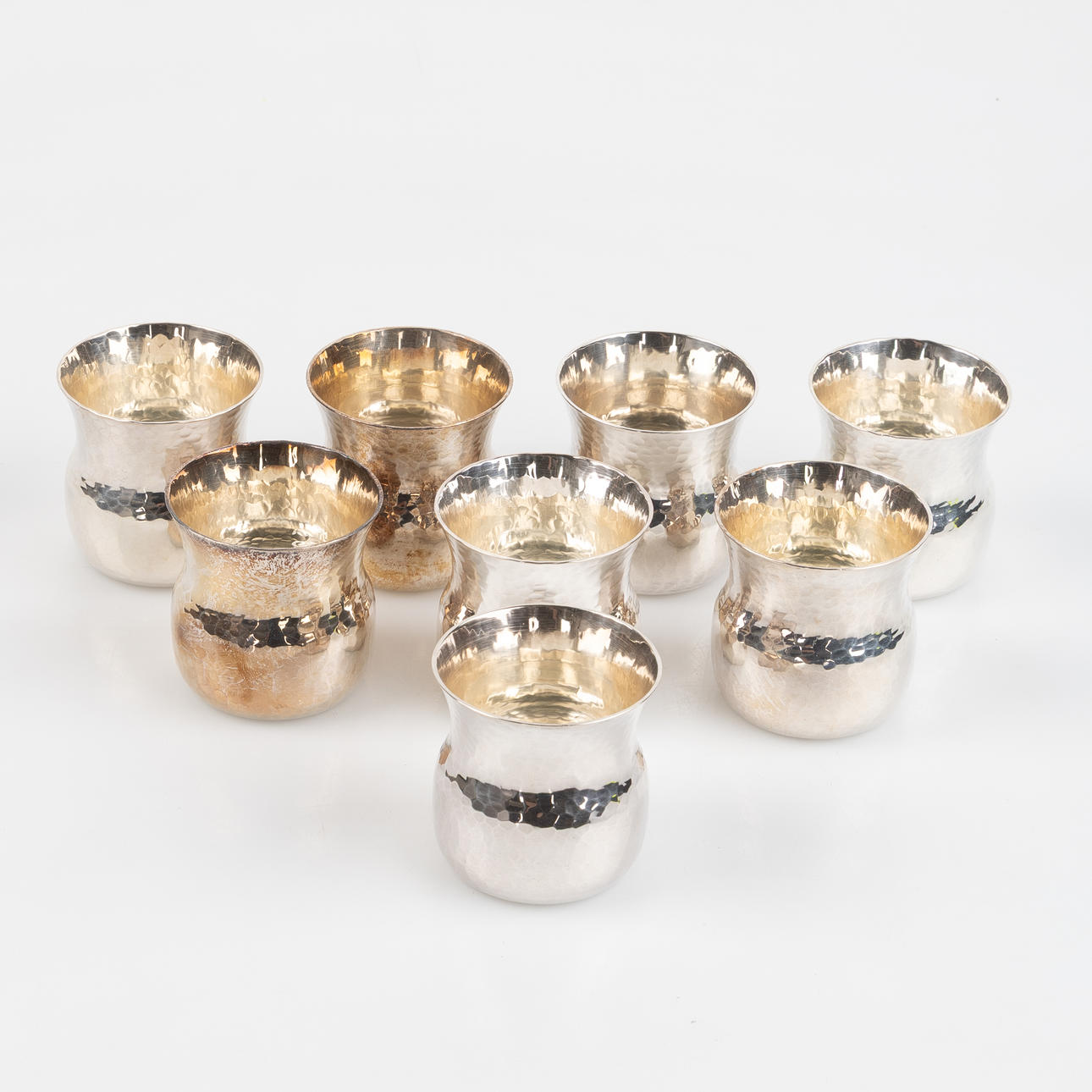 ERIC LÖFMAN. 8 hammered silver mugs, 1970s.