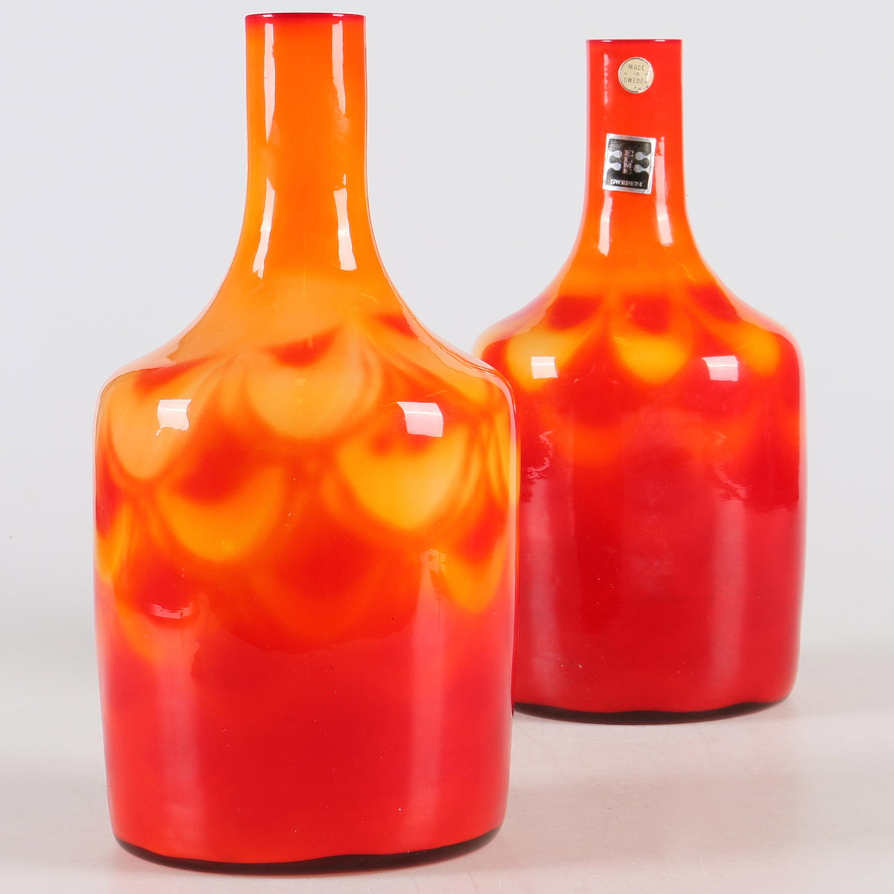 VASER, 2 st. "Peacock", Elme Glasbruk, 1900-talets andra hälft.