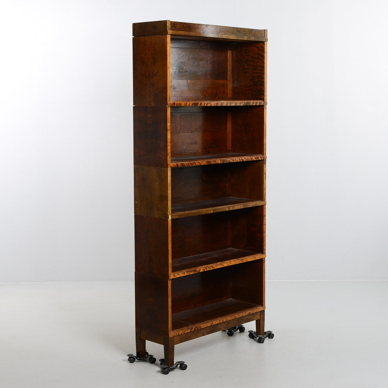 BOKHYLLA, 1900-talets första hälft.