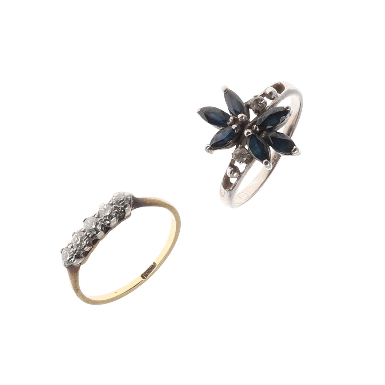 A DIAMOND FIVE STONE RING.