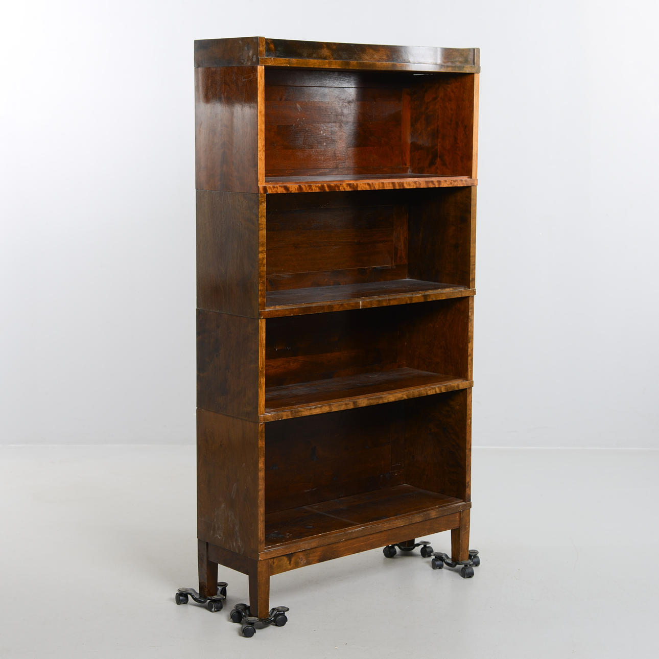 BOKHYLLA, 1900-talets första hälft.