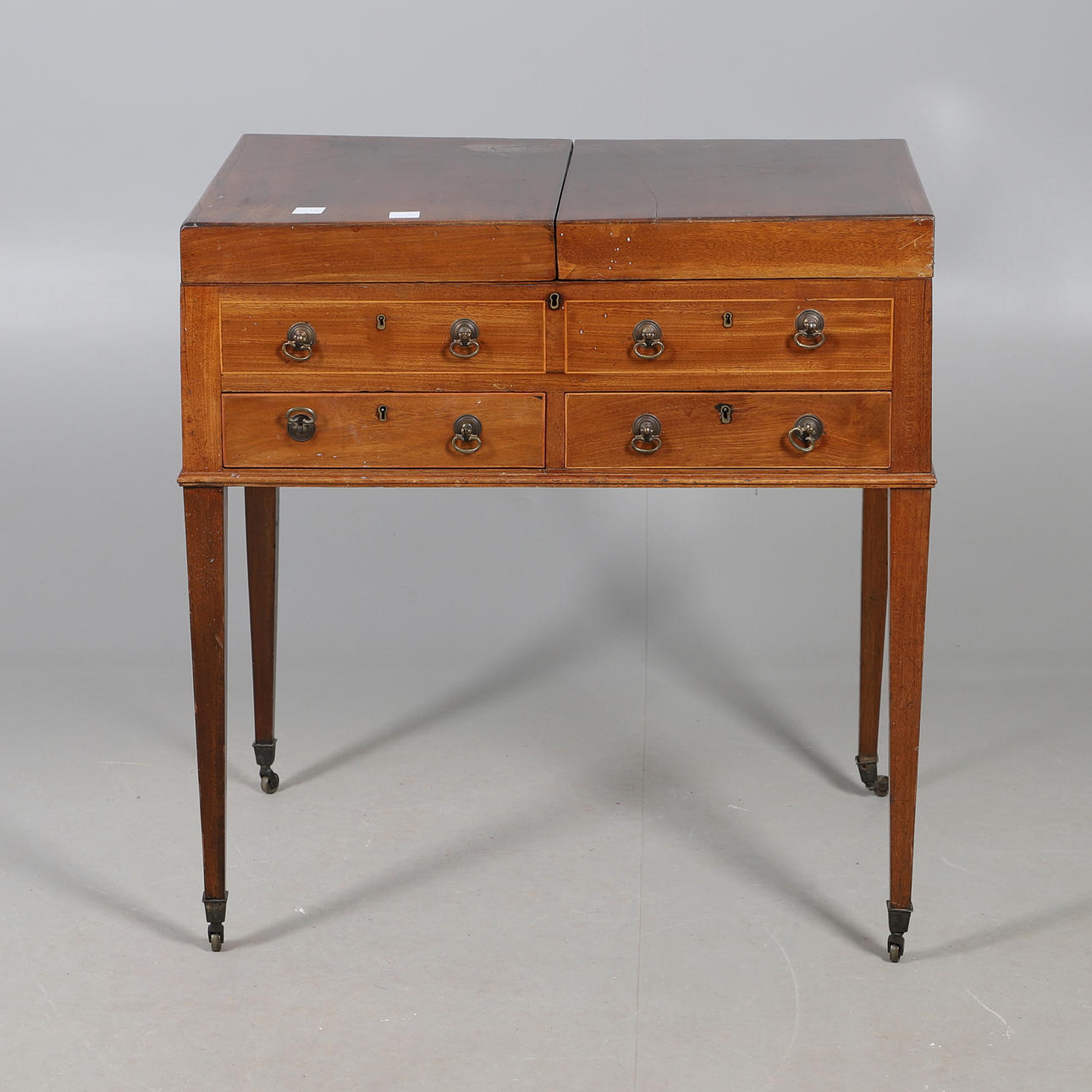 19THC GENTLEMANS MAHOGANY DRESSING TABLE.