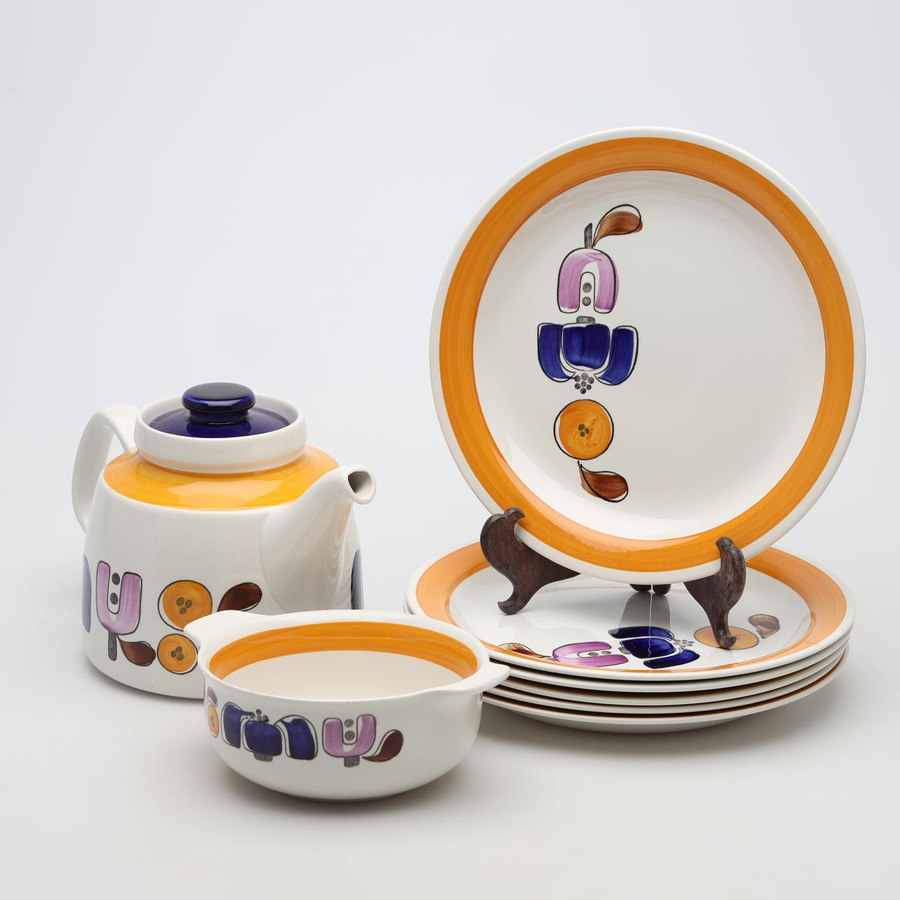 TIMO SARVIMÄKI. SERVISDELAR, 8 stycken, "Karneval", Rörstrand.