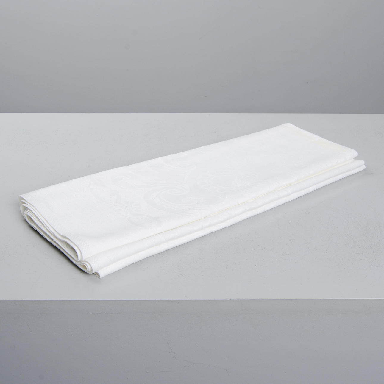 TABLECLOTH, linen, 265 x 150 cm.