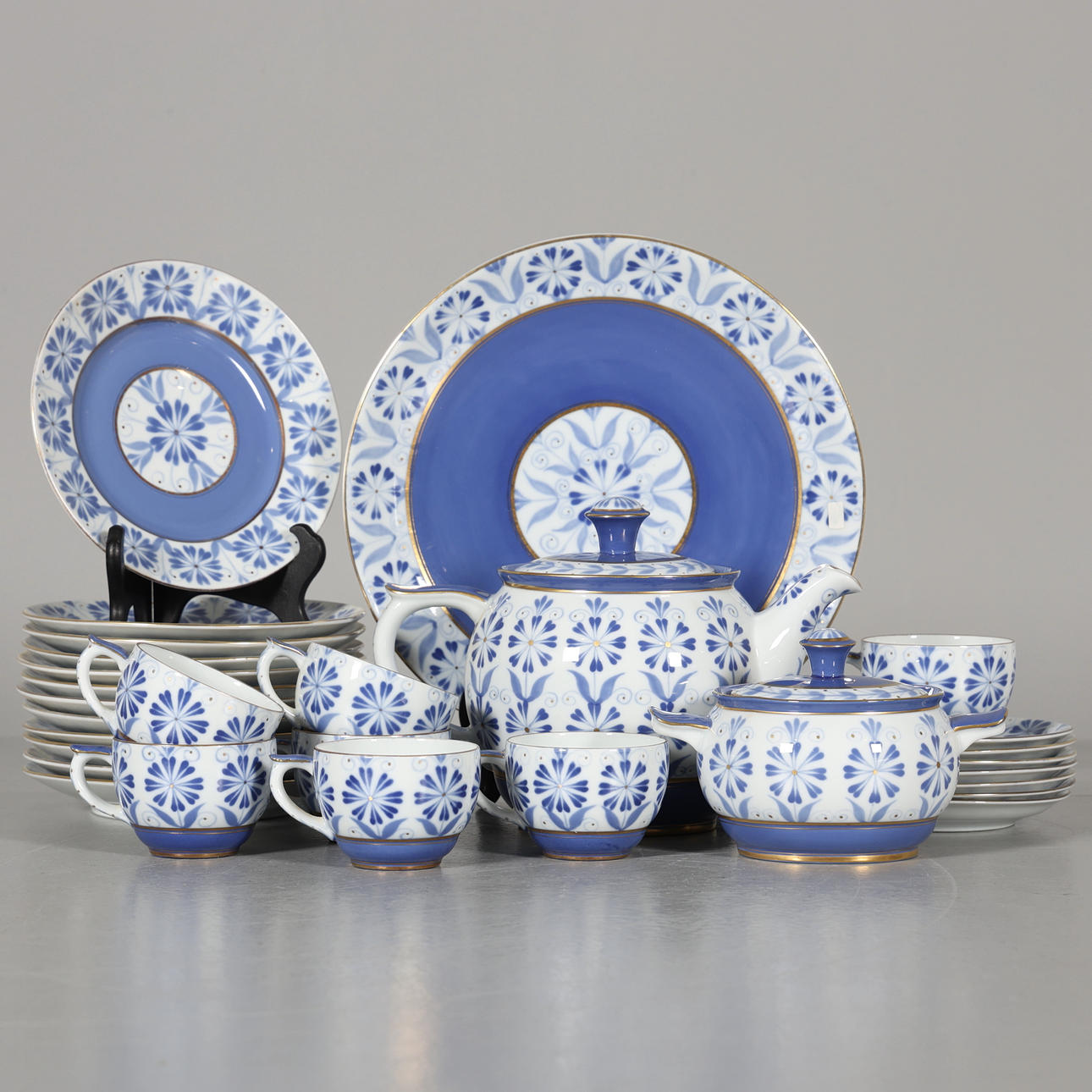 A 29-piece coffee set, Sinikka, Arabia.