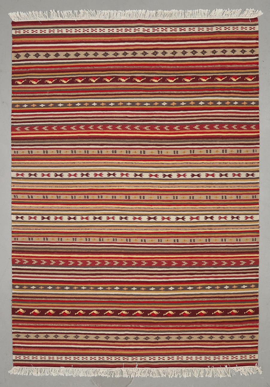 MATTA, slätvävd av kilimtyp, osignerad, 235 x 170 cm.