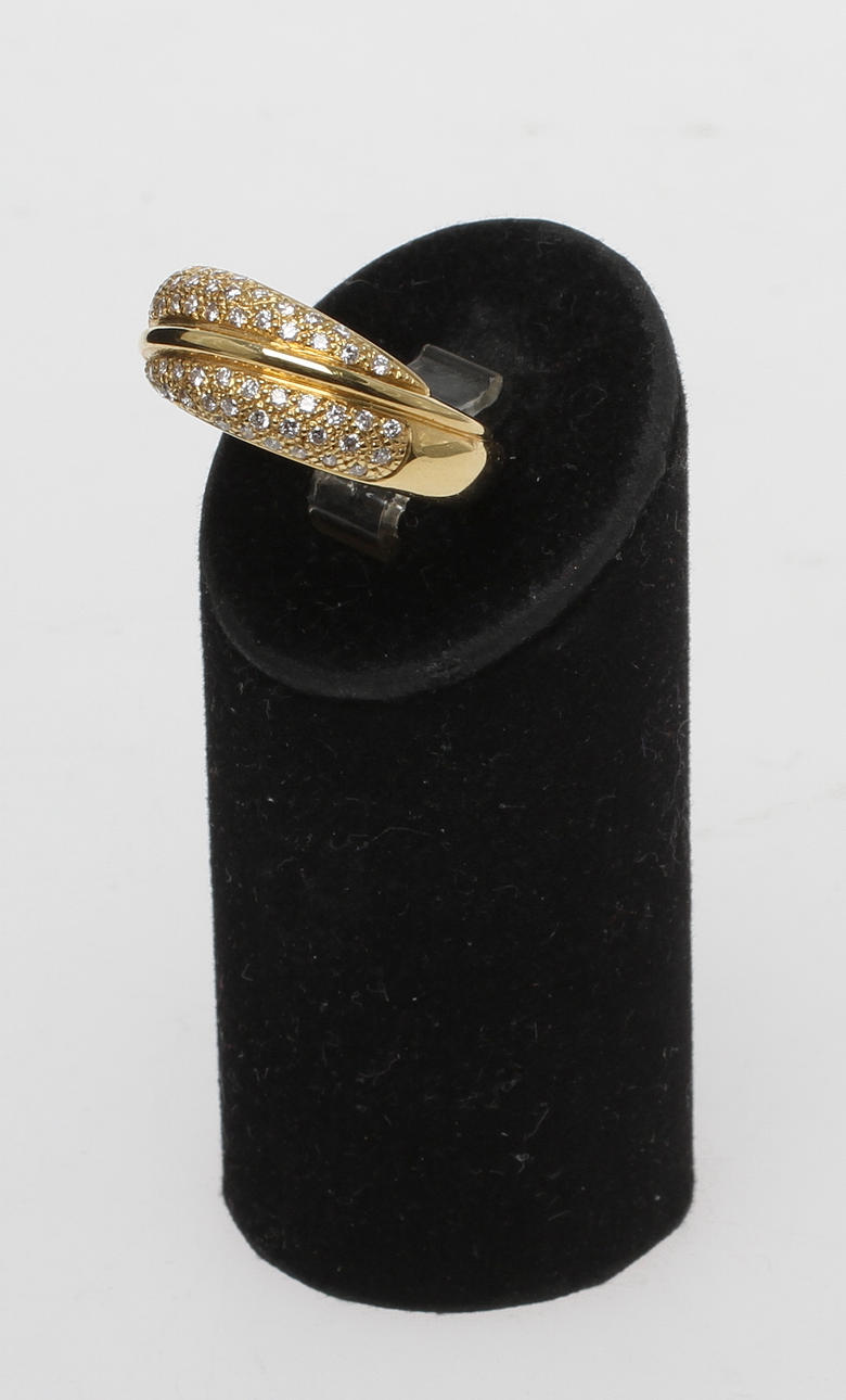 RING, 18k guld med diamanter, Engelbert Stockholm 1998. Vikt 5,1 gram.
