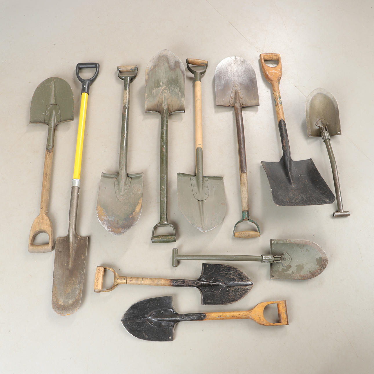 SHOVELS, 11 pieces.