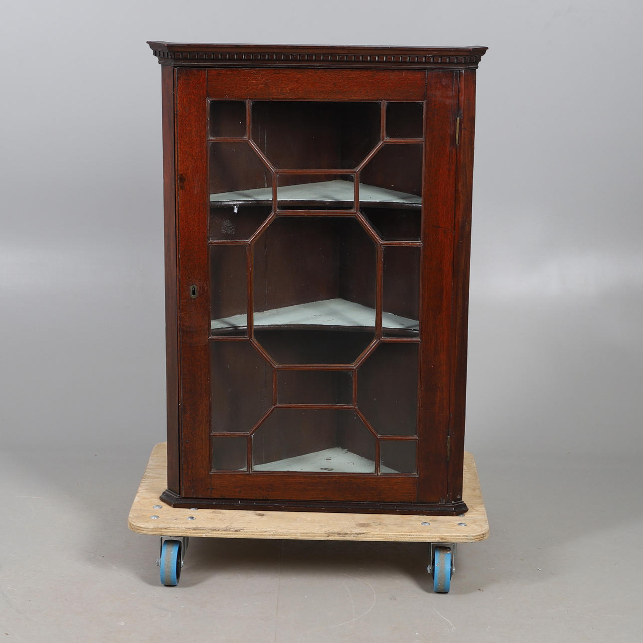 19TH CENTURY MAHOGANY CORNER CUPBOARD.