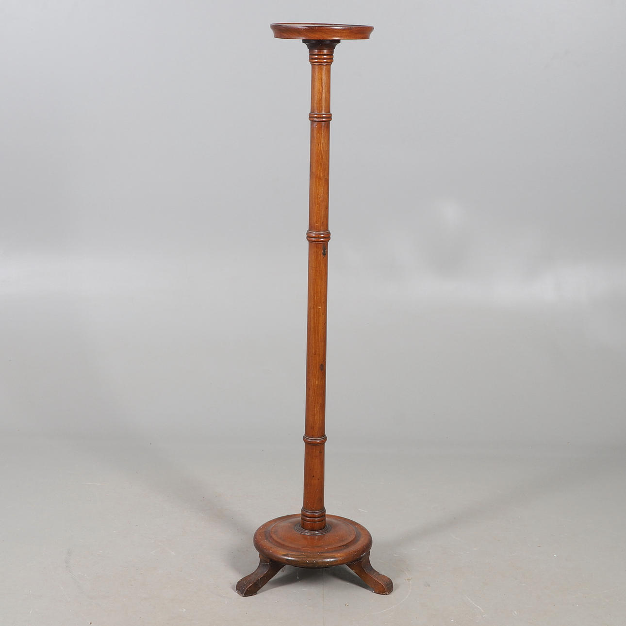 19TH MAHOGANY TORCHERE.
