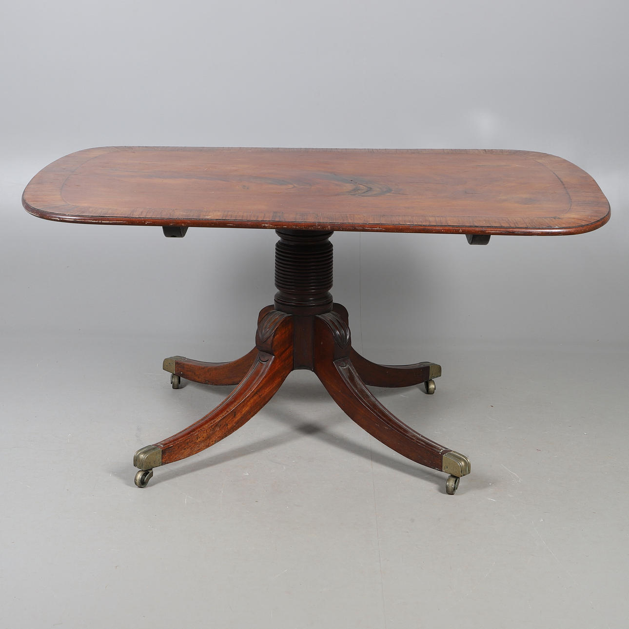 A REGENCY MAHOGANY BREAKFAST TABLE.