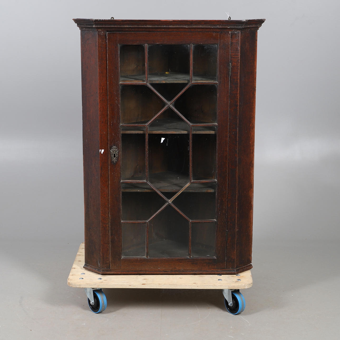 OAK GLAZED CORNER CUPBOARD.