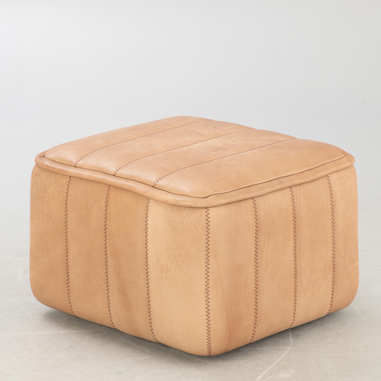 De Sede, pall modell 'DS 84', buffelskinn, 1970-tal, Schweiz.