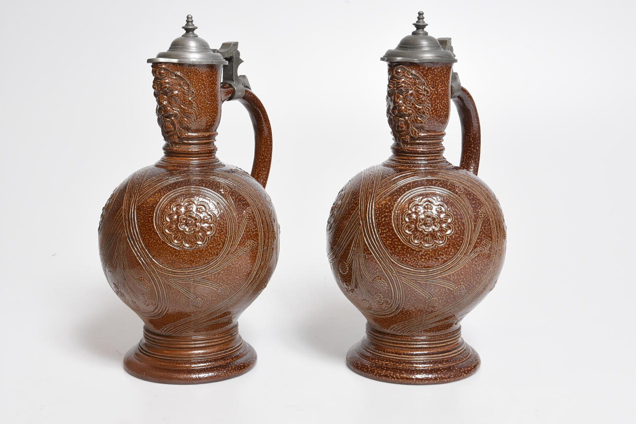 VINKANNOR, 1 par, Höganäs Robert Ahlberg 1873-1921.