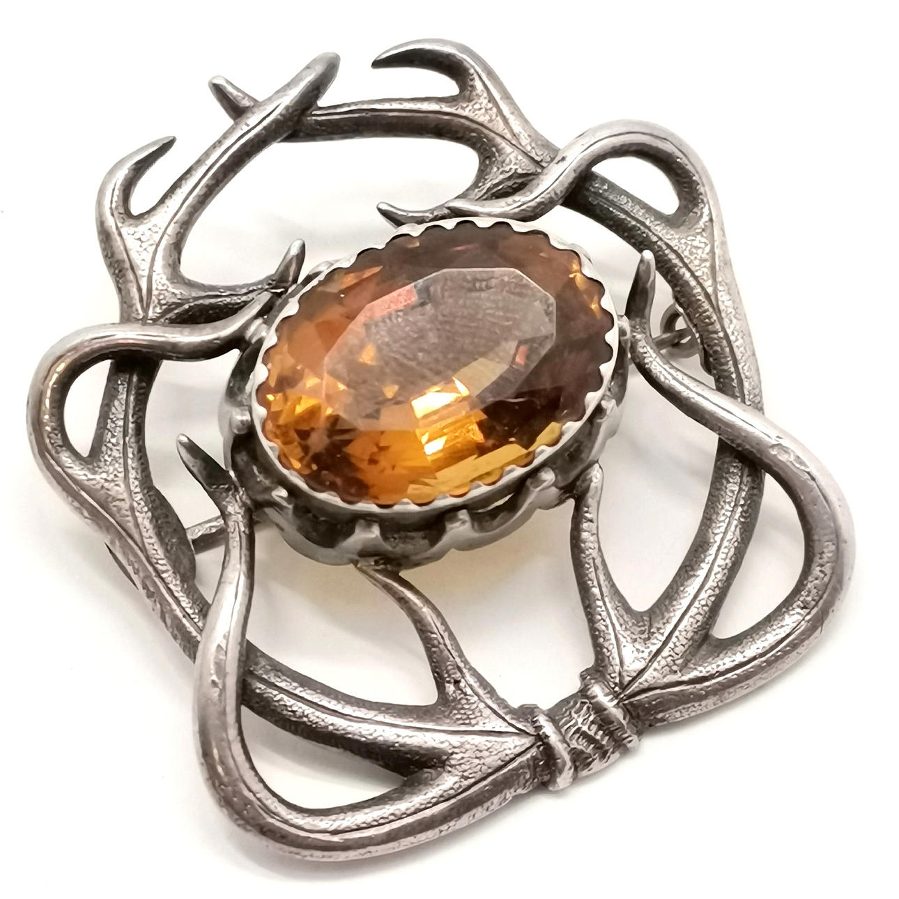 SILVER SCOTTISH BROOCH WITH CITRINE.