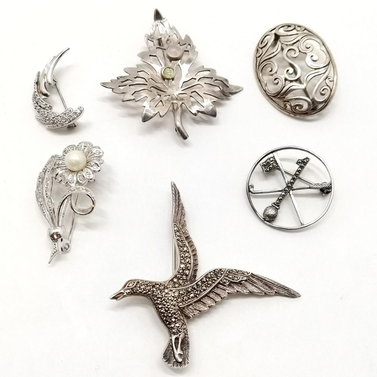 6 X SILVER BROOCHES.