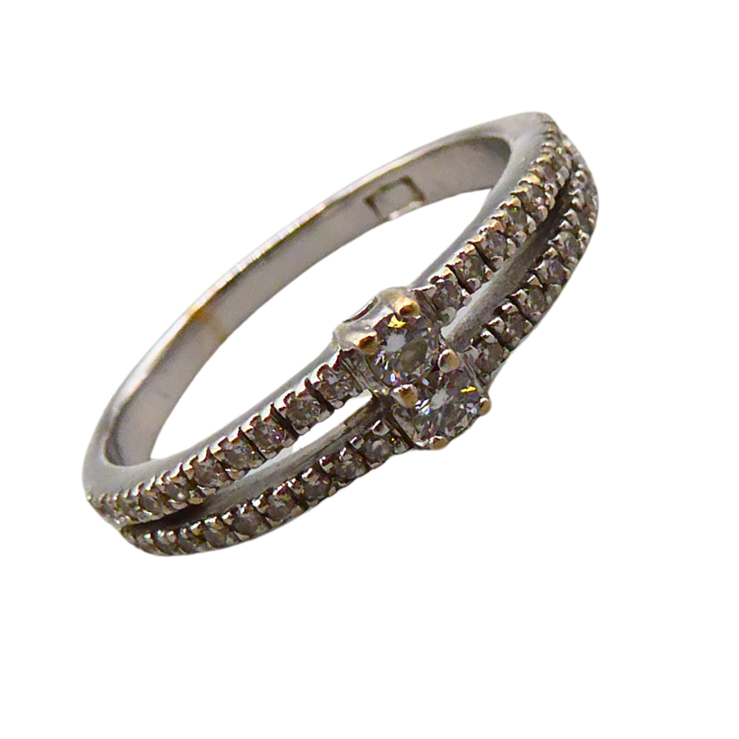 750 WHITE GOLD - RING WITH 42 BRILLIANTS, CA. 1CT.