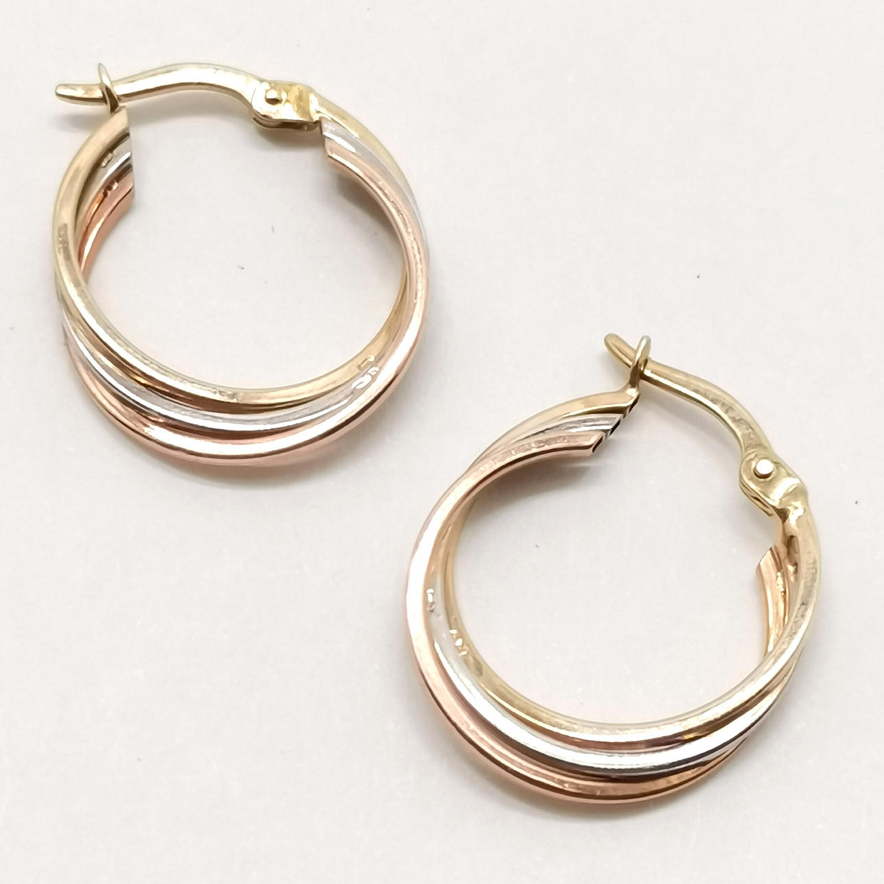 9CT GOLD TRI-COLOUR HOOP EARRINGS.