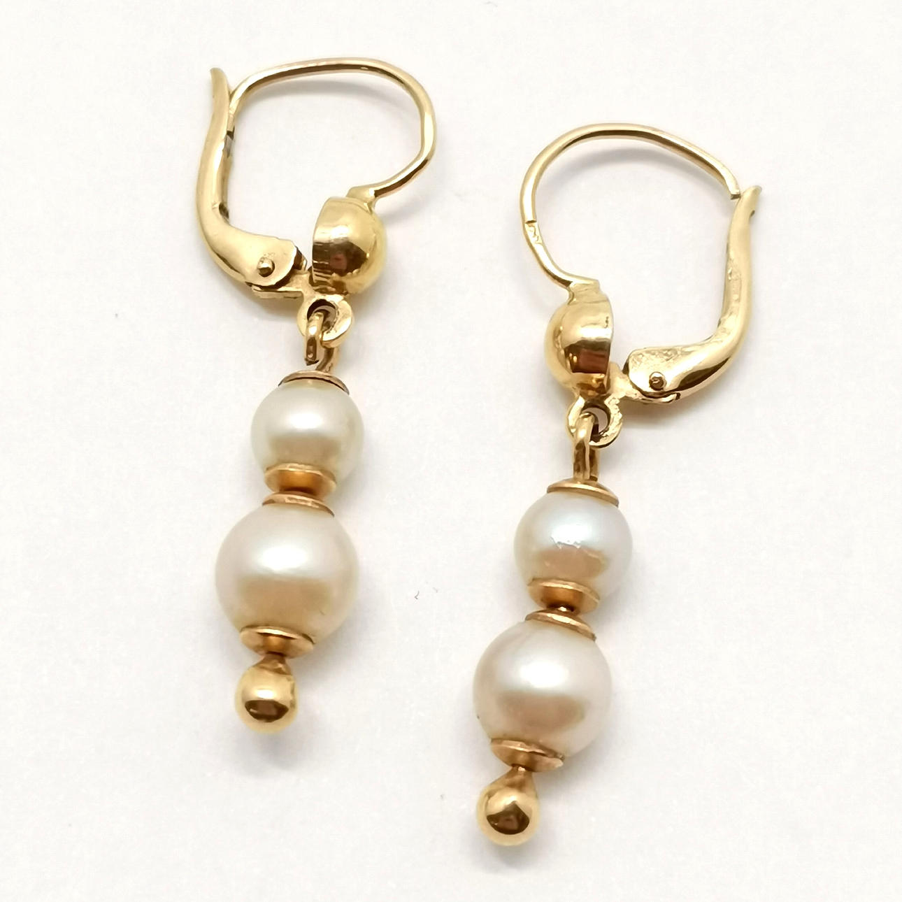 CONTINENTAL 18CT GOLD PEARL EARRINGS.