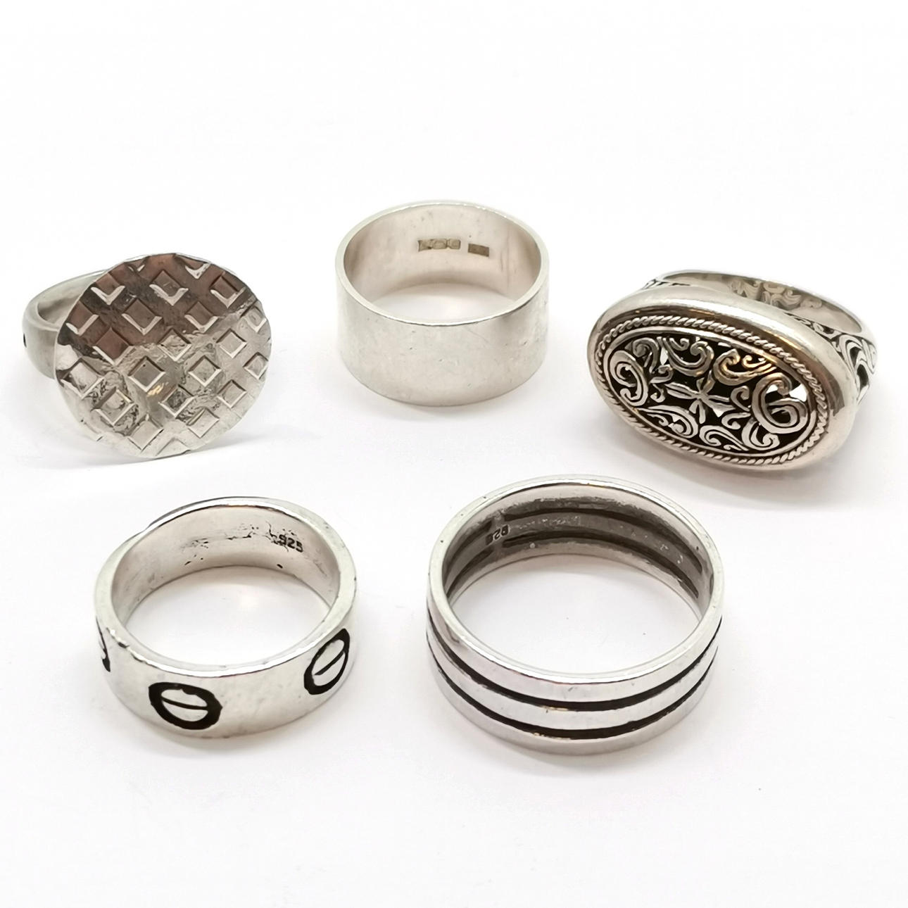 5 X SILVER RINGS INC BAND RING.