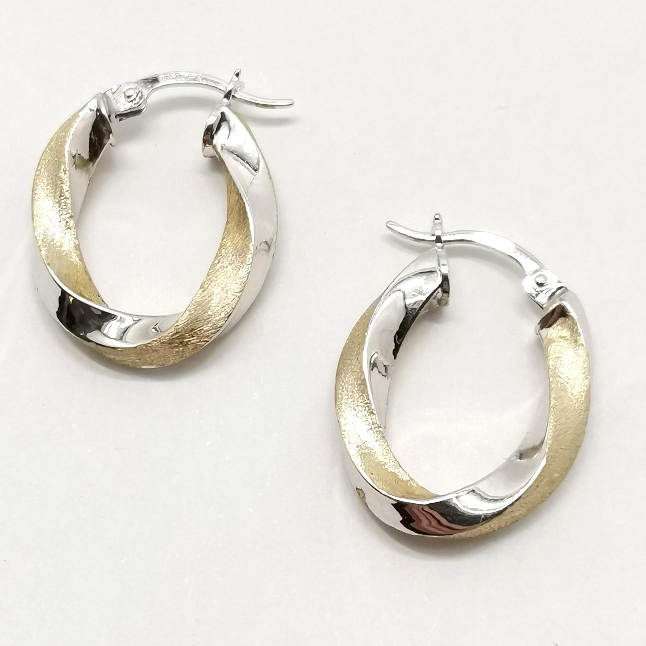 9CT WHITE GOLD TWIST HOOP EARRINGS.