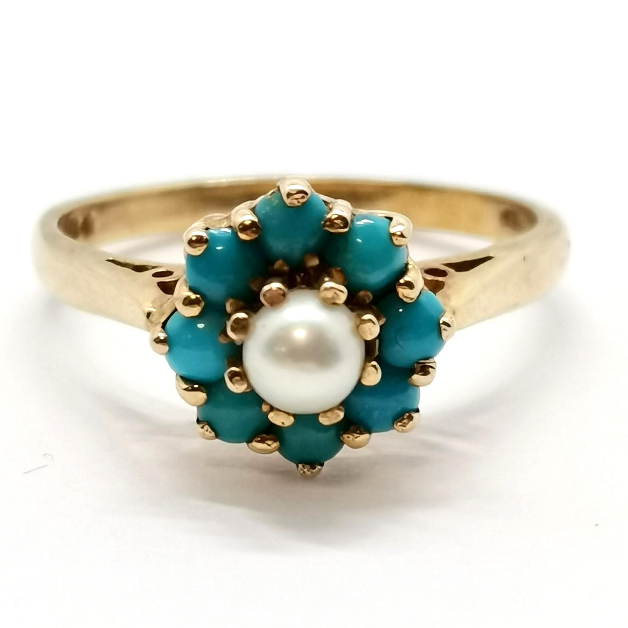 9CT GOLD TURQUOISE & PEARL RING.