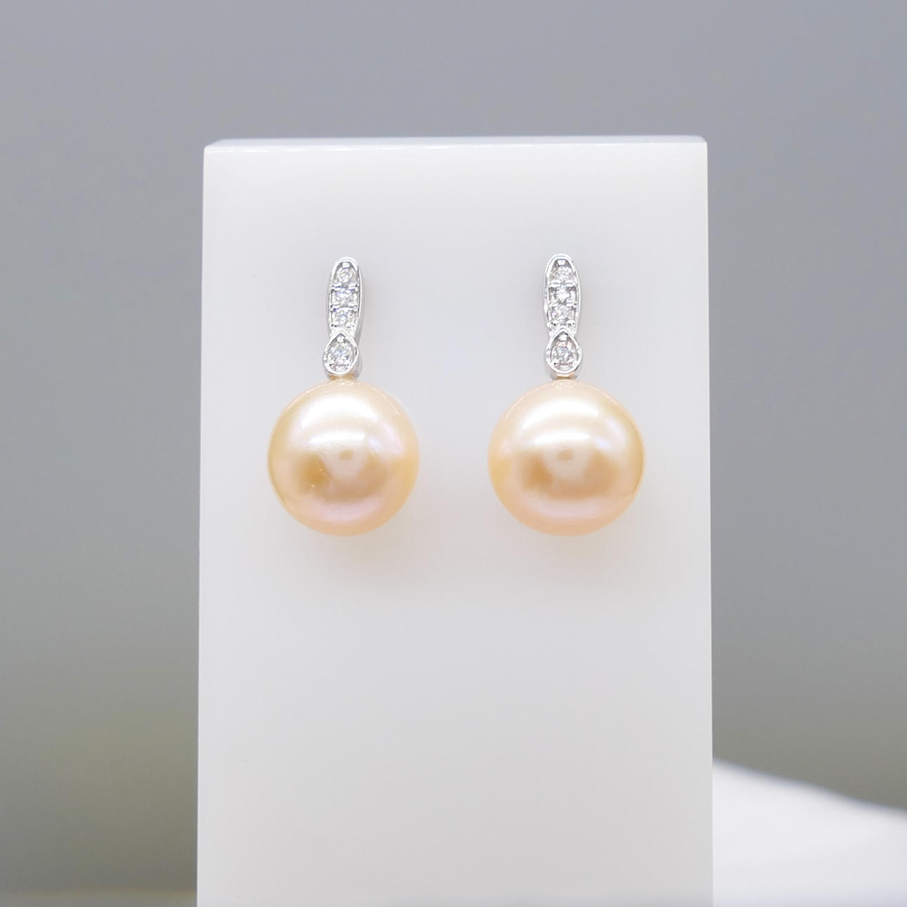PINK PEARL & DIAMOND earrings.