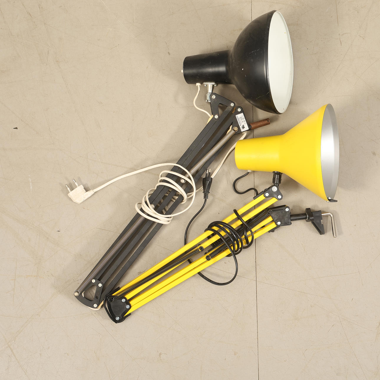 DESK LAMPS, 2 pieces, contemporary.