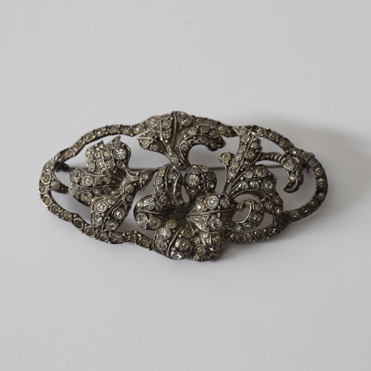 BROSCH, silver & stenar. Totalvikt ca 20,7 gram.