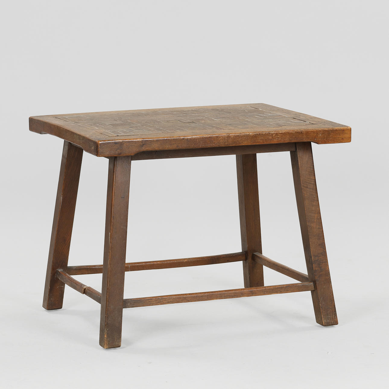 Solid oak coffee table, presumably Danish cabinetmaker, Denmark, circa 1940/1950s.