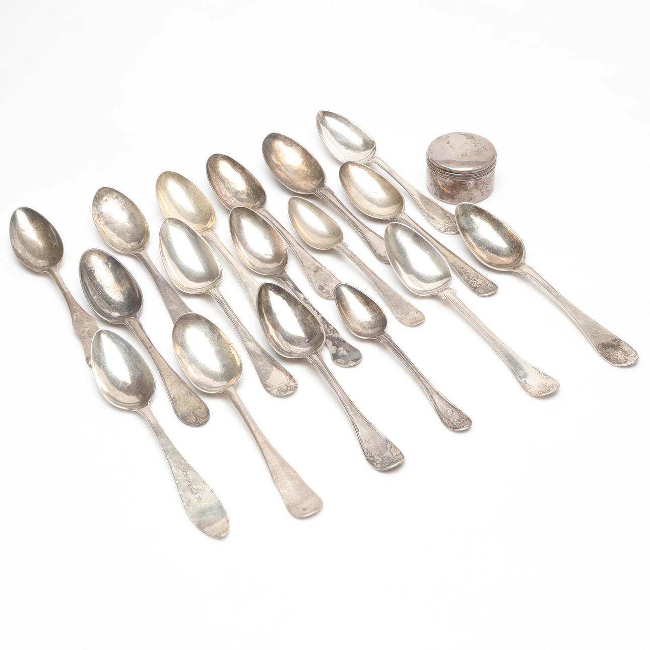 BOX AND SPOONS, Silver, weight approx. 974 grams.