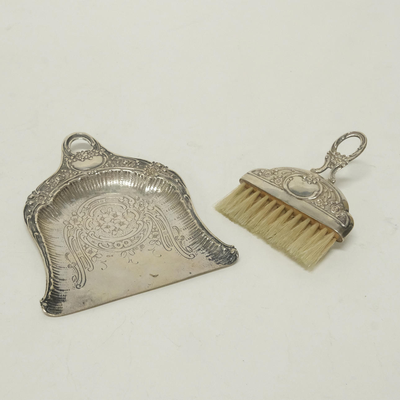 TABLE BRUSH AND SHOVEL IN SILVER.