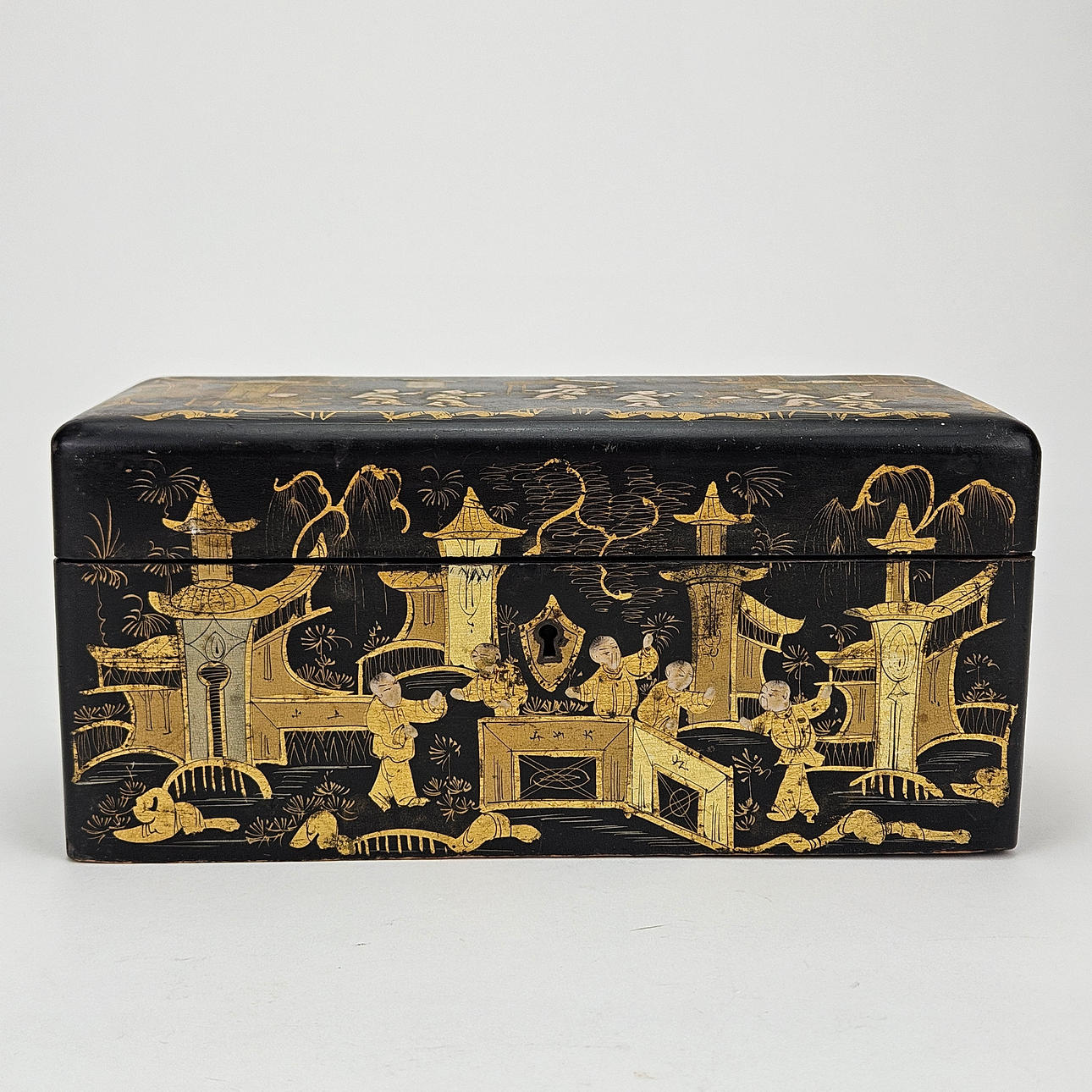 A Chinese lacquerwork box.