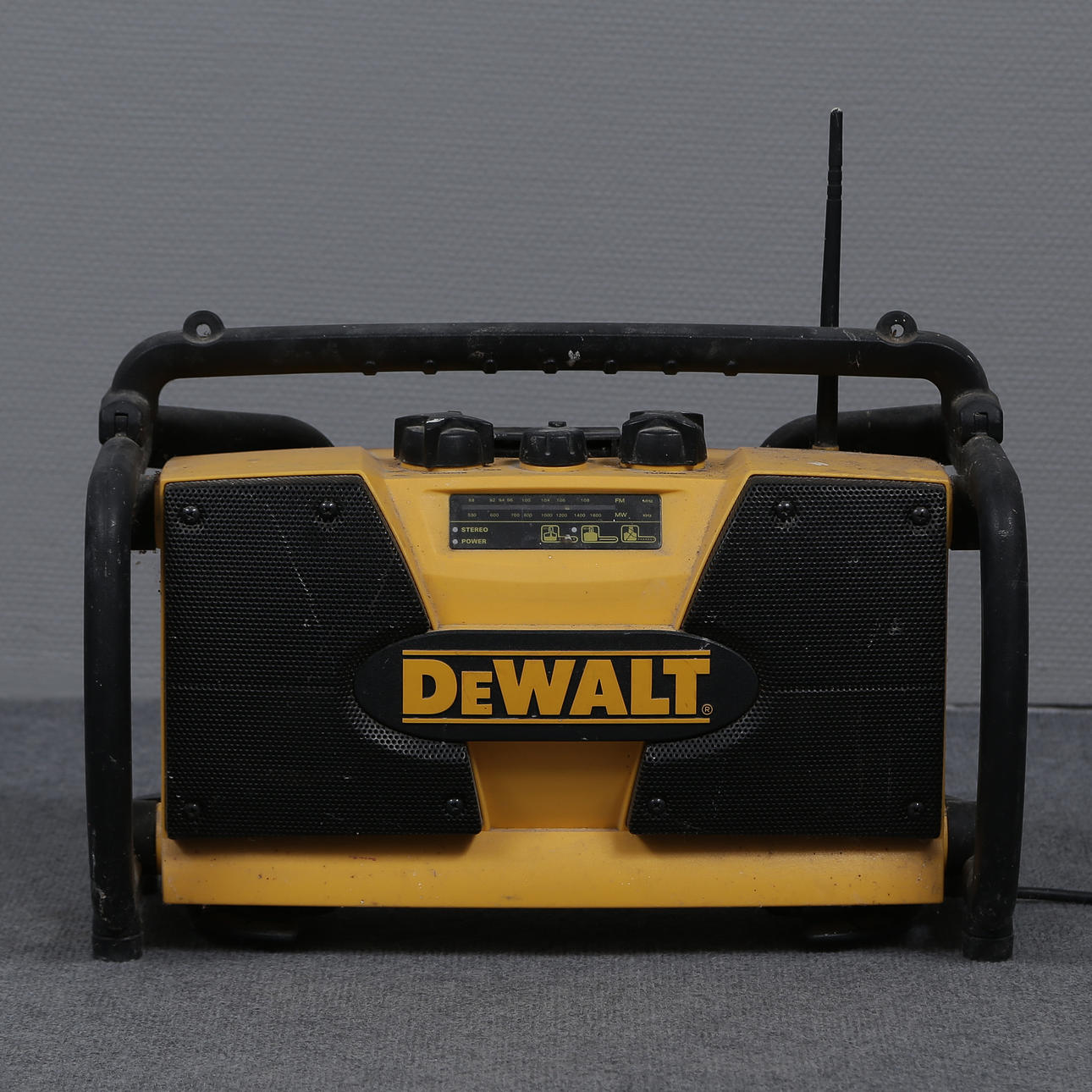 DEWALT CONSTRUCTION RADIO DW911.