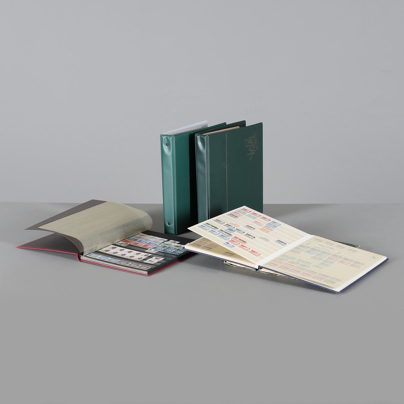 PARTI FRIMÄRKSALBUM (5). Bl a förstadagsbrev Sverige från år 1975-1979.