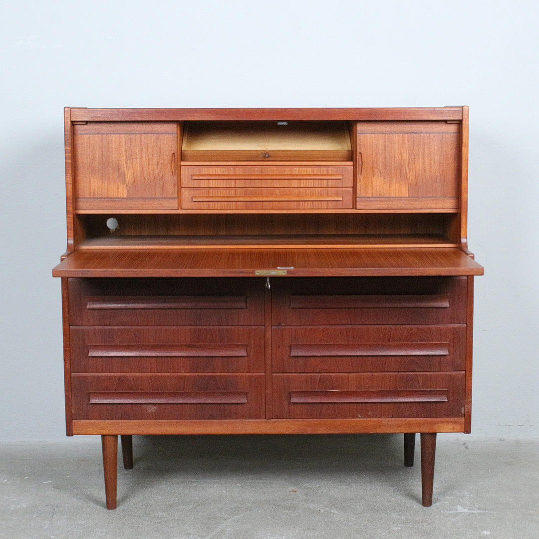 SIGFRED OMANN. Ølholm Møbelfabrik, sekreterare från 1960-talet, teak, Danmark.