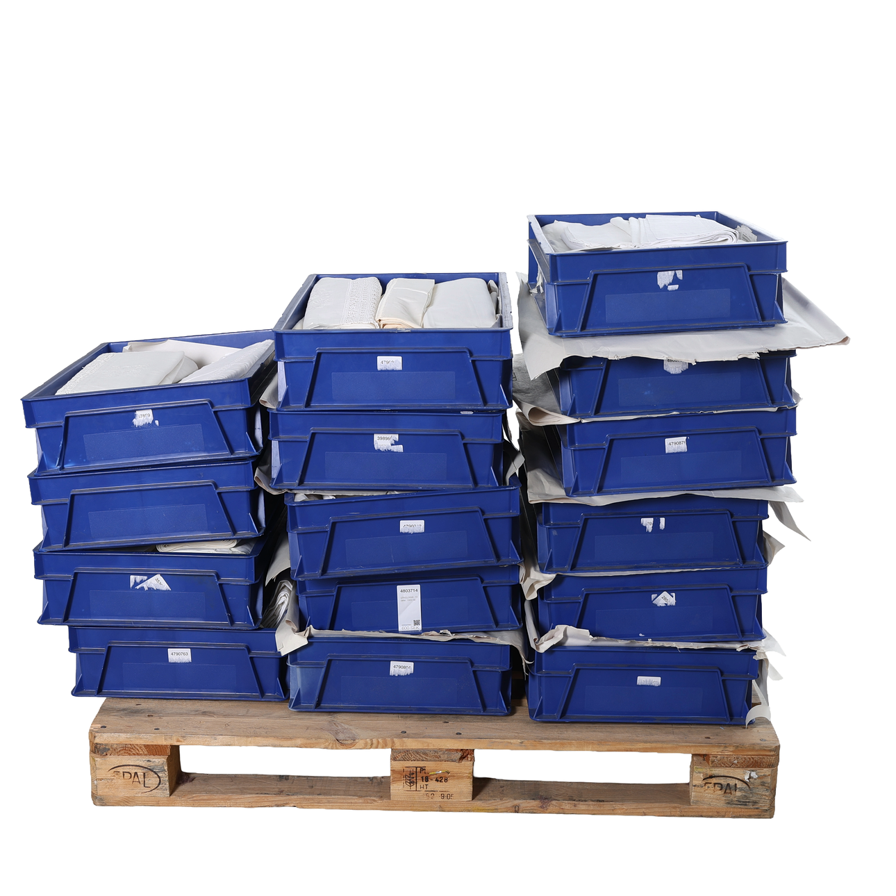 BED LINEN, 130 pieces, 20th century.