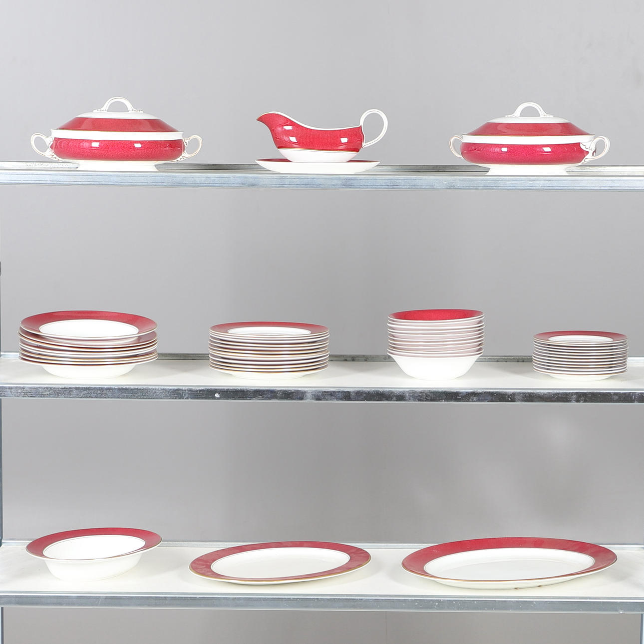 AN AYNSLEY VICEROY PATTERN PART TEA SERVICE.