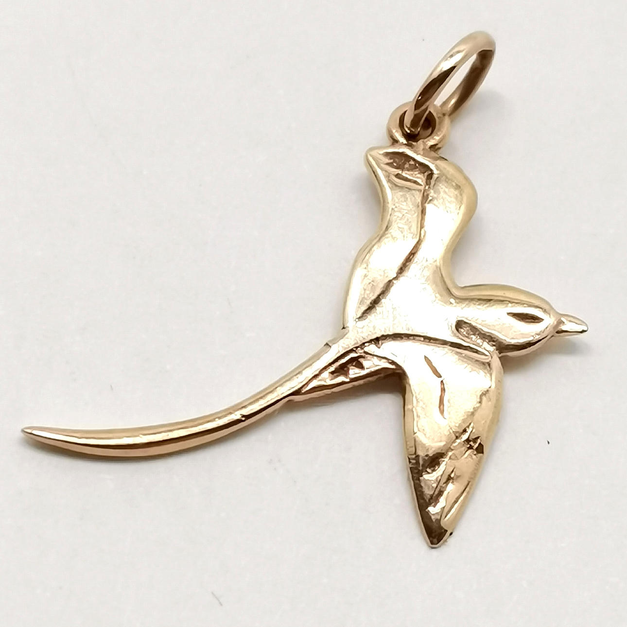 9ct GOLD TROPICBIRD PENDANT.