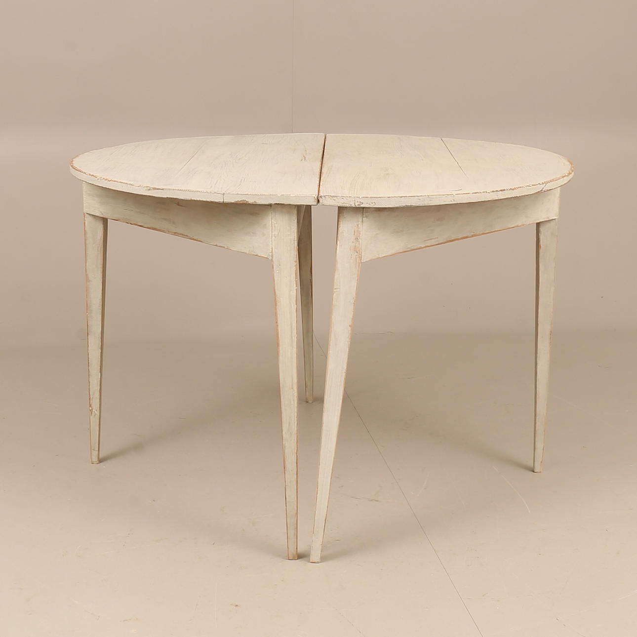 A 2-piece table, 19th century.