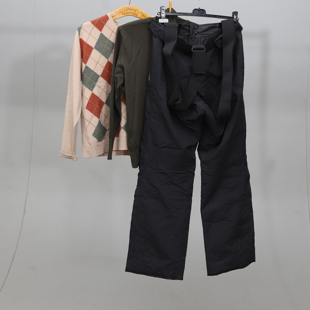 CLOTHES, 3 pieces, incl. Basler.