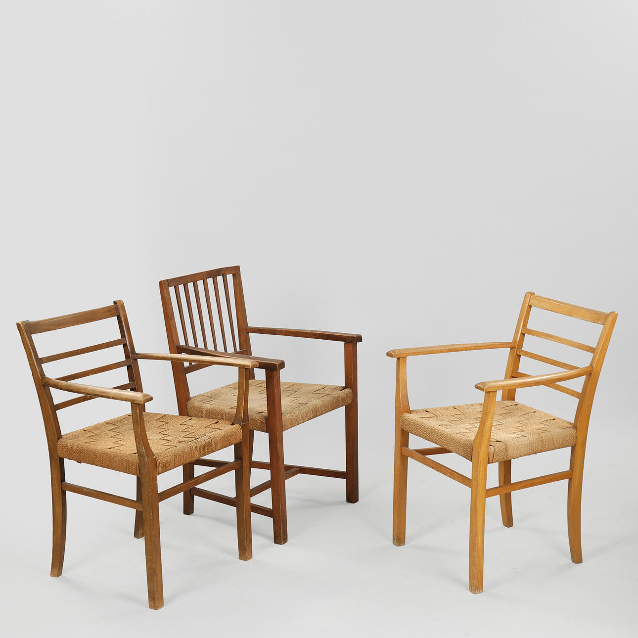 KARMSTOLAR, 3 st, med bokram, flätade pappersgarnstolar, ca 1950-tal ...