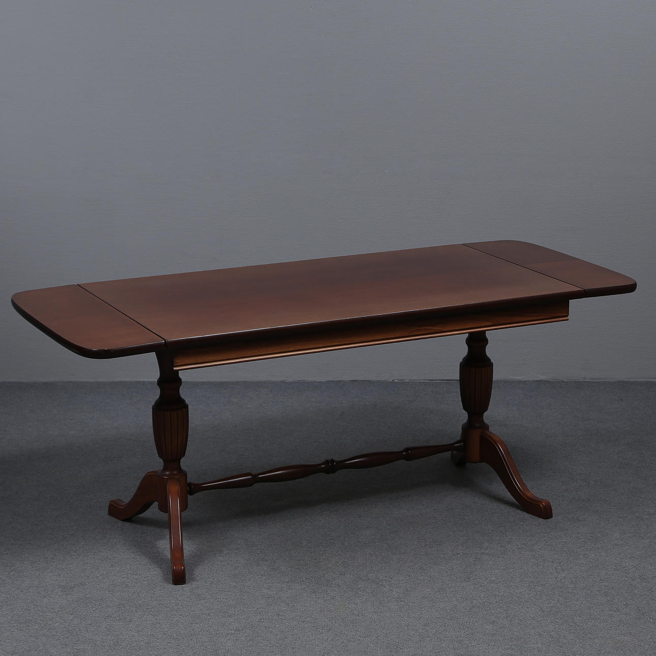 COFFEE TABLE WITH FLAPS, MAHOGANY.