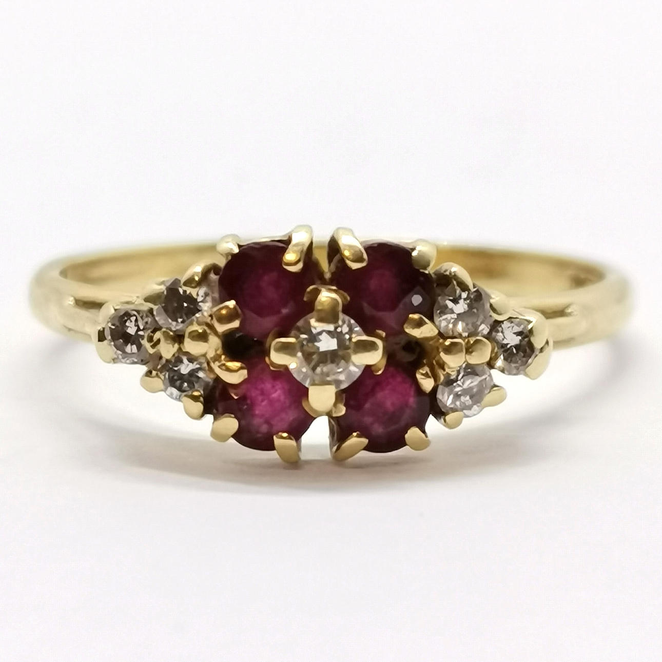 18ct GOLD RUBY (4) & DIAMOND (7) STONE SET RING.