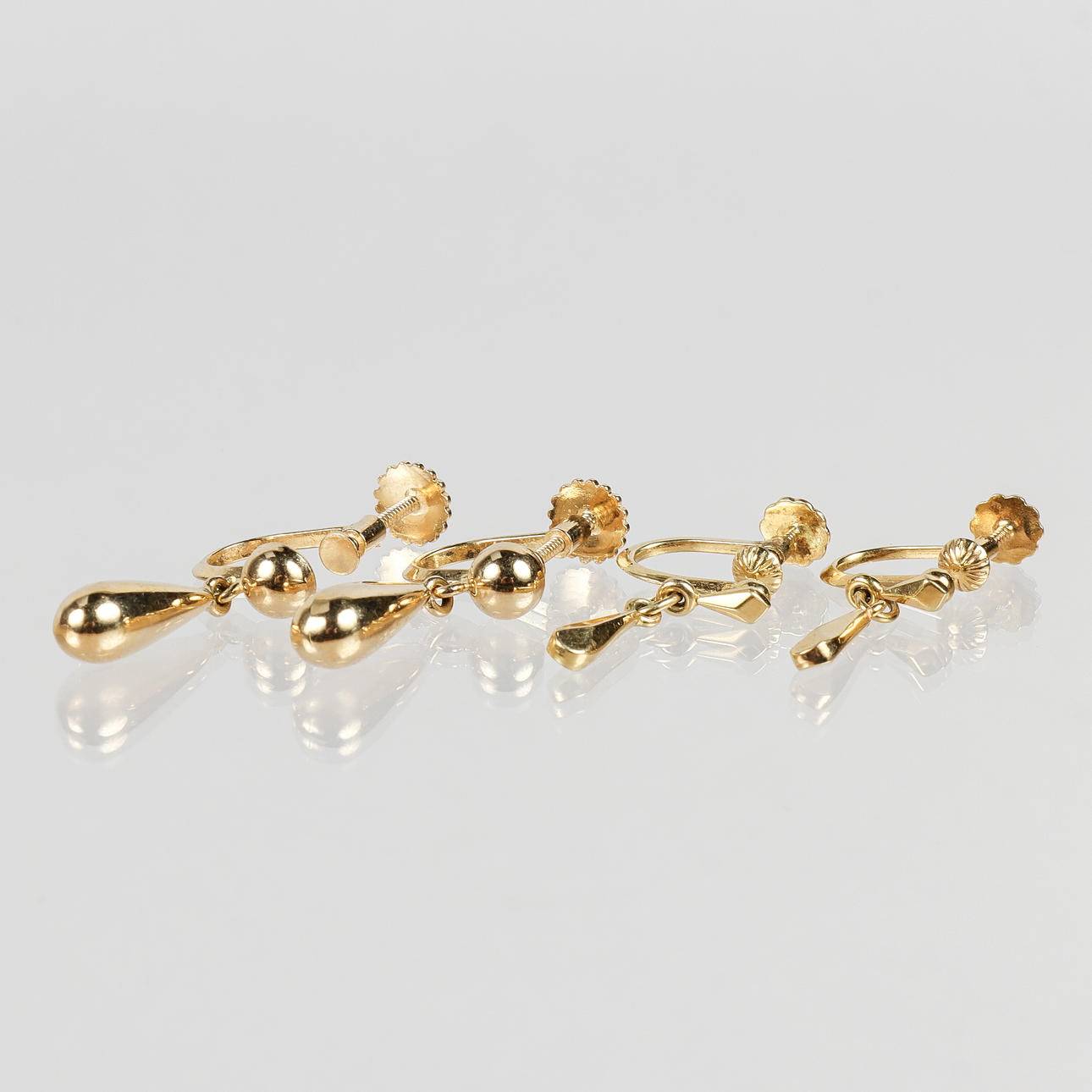 EARRINGS 2 pairs 18k gold.