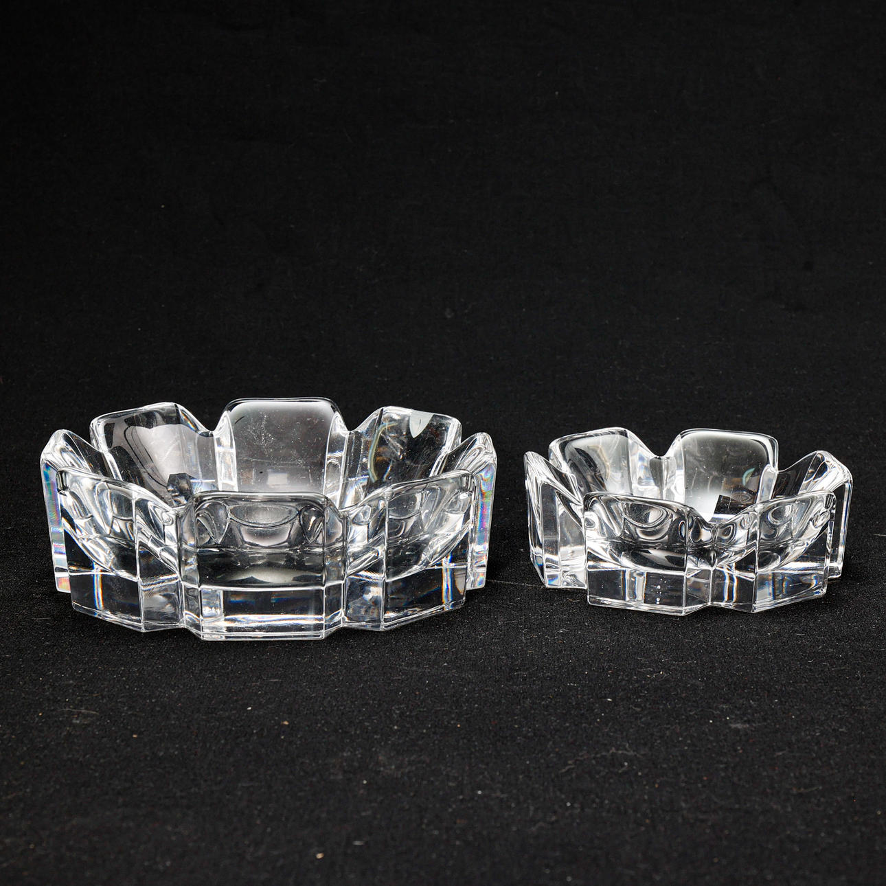 LARS HELLSTEN. SKÅL/ASKKOPP, 2 stycken, " corona ", kristall, Orrefors.