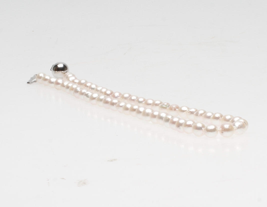 COLLIER, sötvattens odlade pärlor. lås i silver.