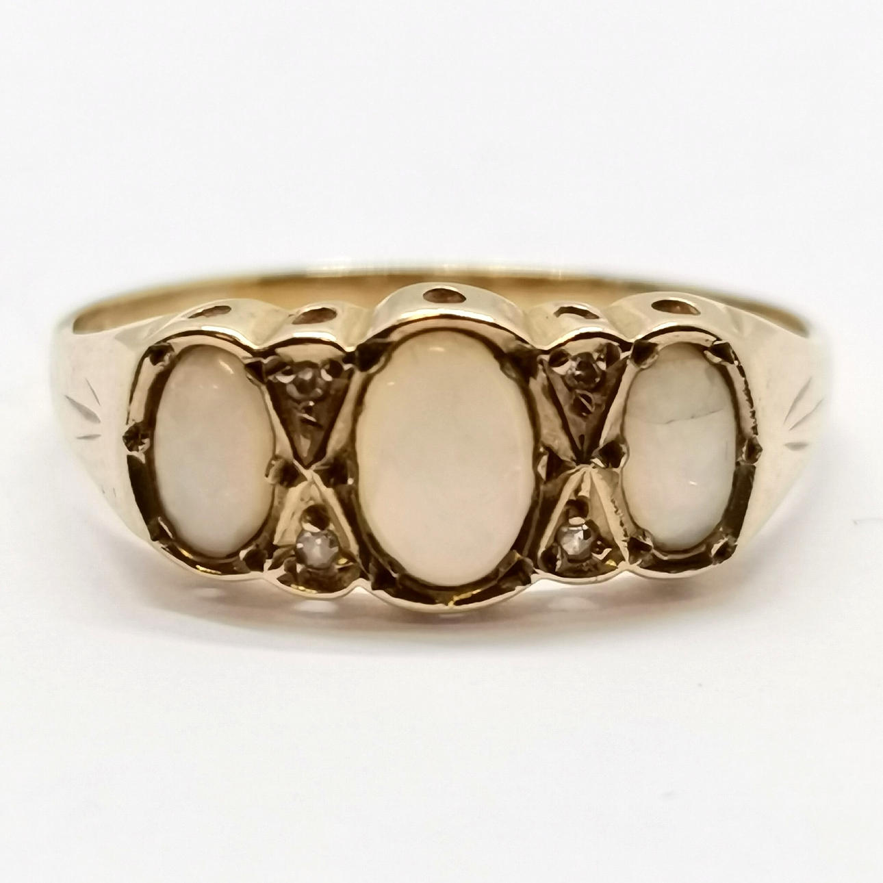 9ct GOLD OPAL (3) & DIAMOND (4) RING.