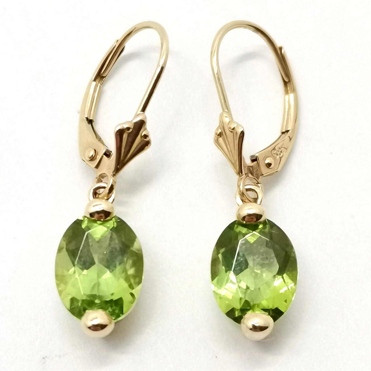14ct GOLD PERIDOT DROP EARRINGS.